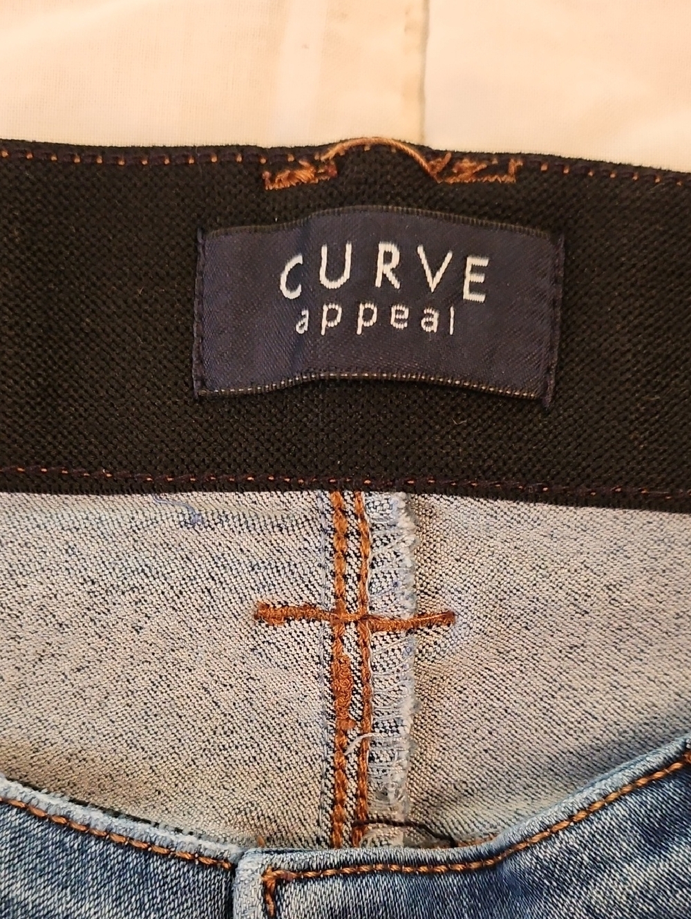 Curve Appeal - High Rise Skinny Bermuda Shorts w/ Comfort Waistband- Size 8/29 - Picture 6 of 7